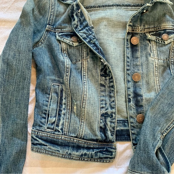 🦋AE | Cropped Denim Jacket - Picture 4 of 10